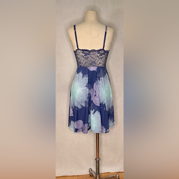 La Vie en Rose Buttery soft Abstract printed nightgown with Lace detail in back. - Picture 3 of 5